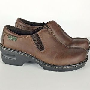 Eastland Slip On Split Toe Brown Leather Clogs